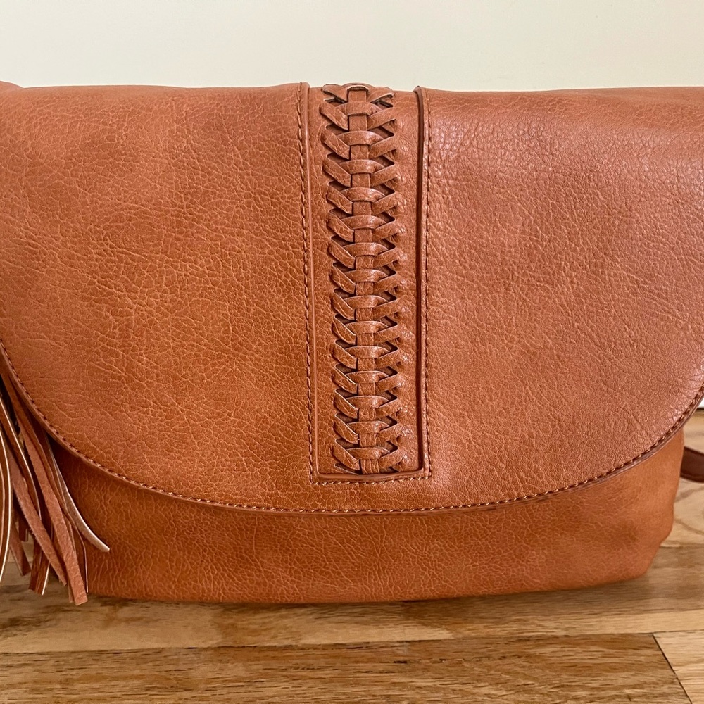 Sole Society bag. Adjustable strap with a magnetic closure